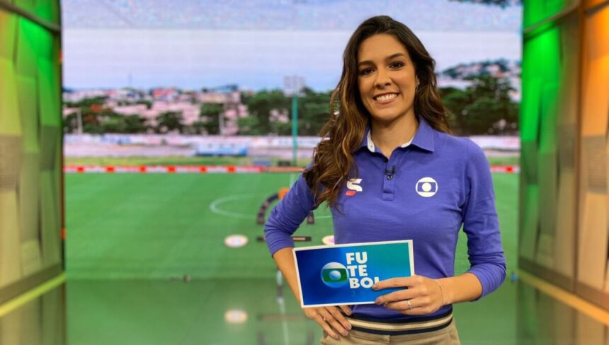 Renata Silveira nos estúdios de transmissão esportiva da TV Globo