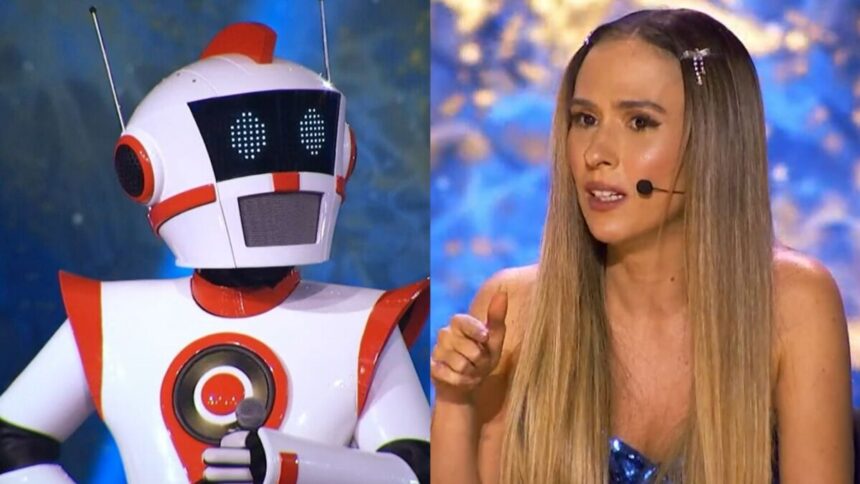 Personagem Robo do The Masked Singer, em montagem dom Tatá Werneck nos estúdios do Reality