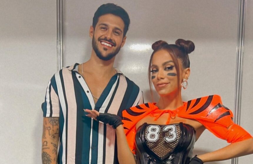 Rodrigo Mussi em foto posada ao lado de Anitta