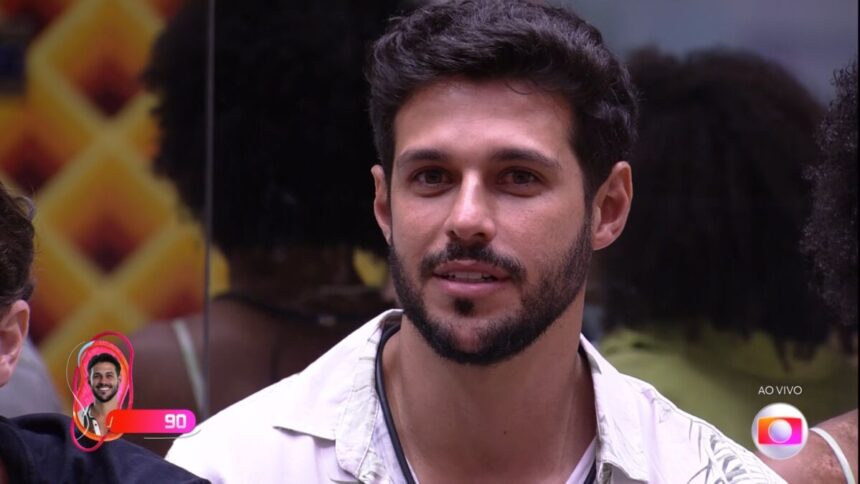 Rodrigo fala com Tadeu Schmidt no dia da eliminação do BBB 22