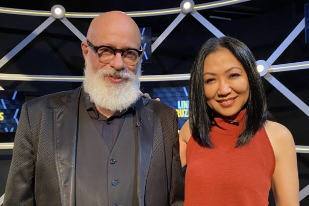 Thaís Oyama e Luiz Felipe Pondé nos bastidores da gravação do Linhas Cruzadas, da TV Cultura