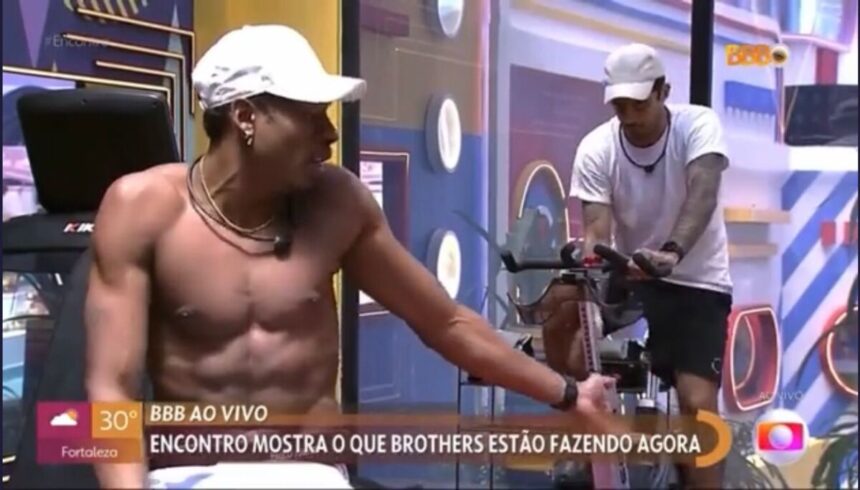 Paulo e Pedro Scooby na academia do BBB 22.