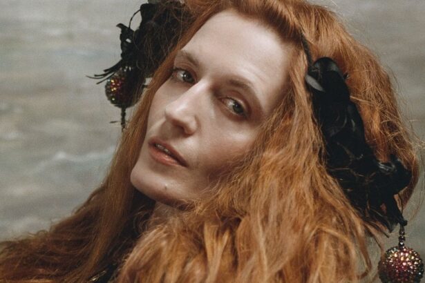 Florence + the Machine na capa do single King