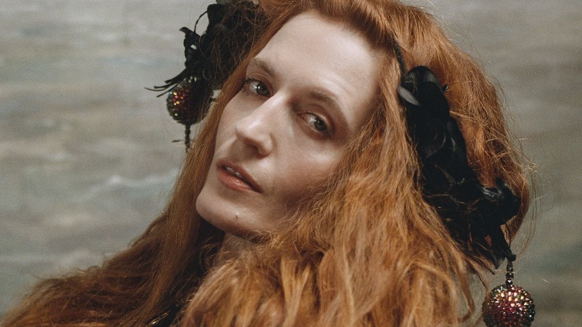 Florence + the Machine na capa do single King