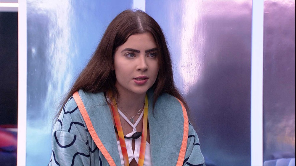Jade de roupão do líder no quarto do BBB 22