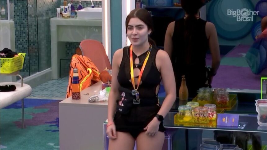 Jade em pé no quarto do líder do BBB 22