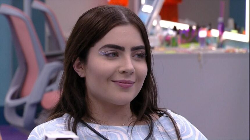 Jade Picon sorrindo no quarto do líder do BBB 22