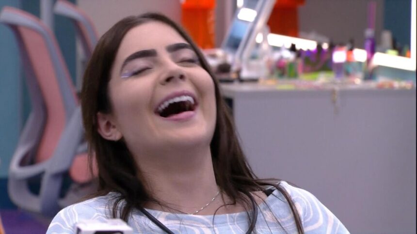 Jade Picon sorrindo no quarto do líder do BBB 22