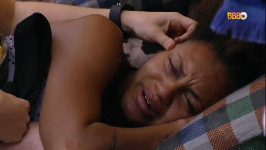 Jessilane chorando na cama do BBB 22.