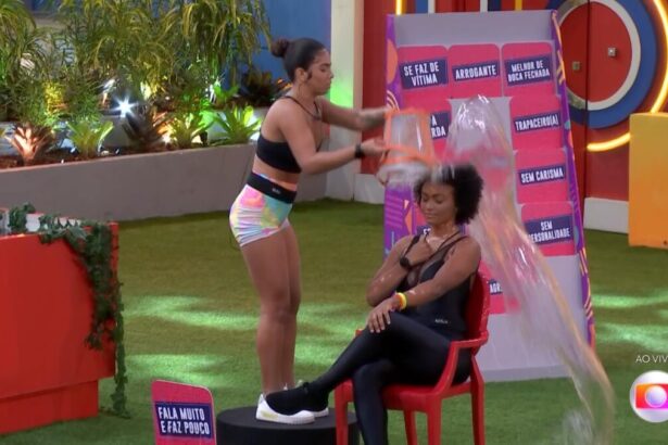 Momento em que Maria joga o Balde em Natália no Jogo da Discórdia do BBB 22