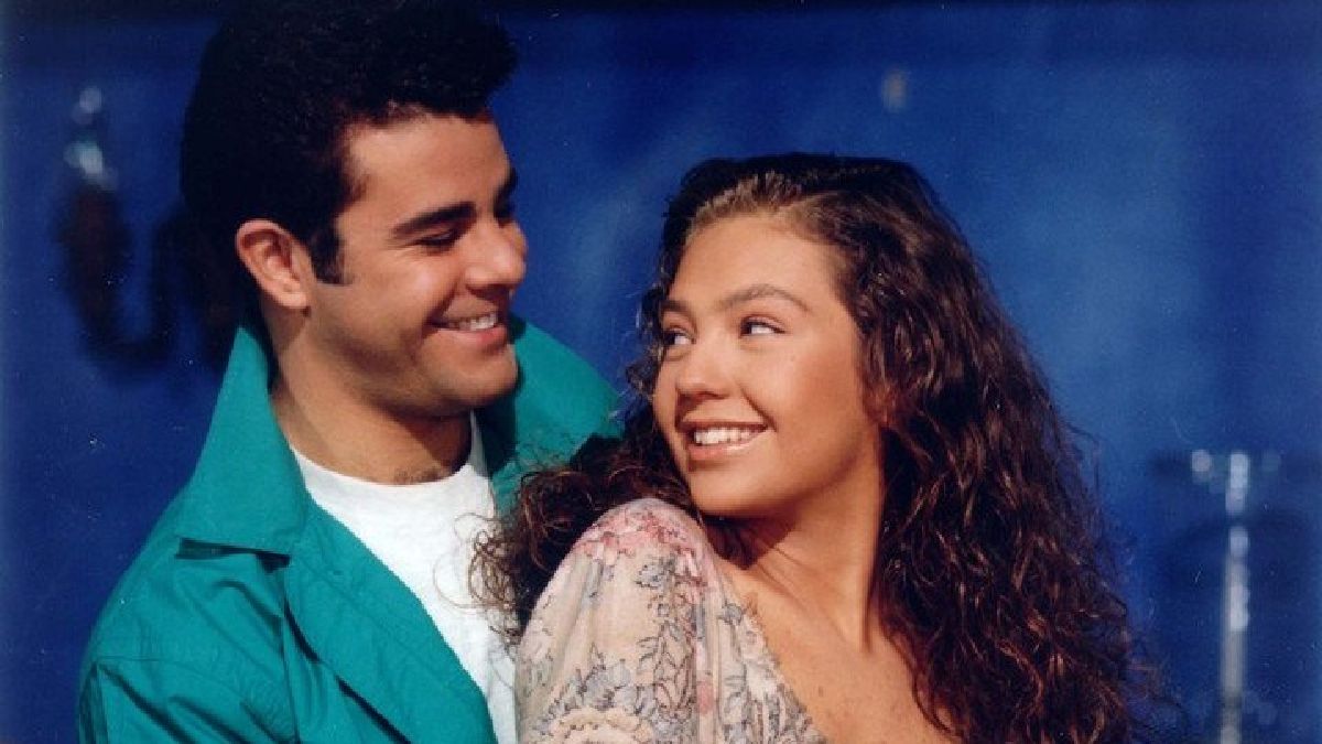Atores Eduardo Capetillo e Thalía em foto de divulgação da novela Marimar