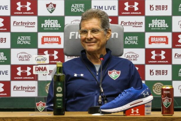 Oswaldo de Oliveira durante uma entrevista coletiva na sua última passagem pelo Fluminense