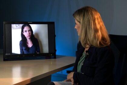 Repórter Camila Lucci em trecho do Arquivo A de 10 de março - entrevista com uma especialista através de videoconferência