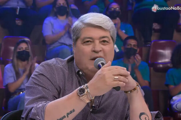 Datena participando do programa Faustão na Band, sentado na bancada do júri do Dança das Feras