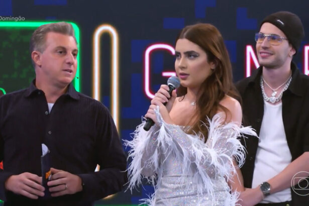 Luciano Huck, Jade Picon e Leo Picon, no estúdio do Domingão - edição de 13 de março de 2022