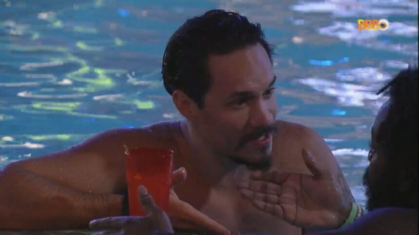 Eliezer e Douglas conversam na piscina.