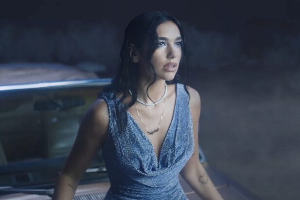 Dua Lipa em cena do clipe Levitating