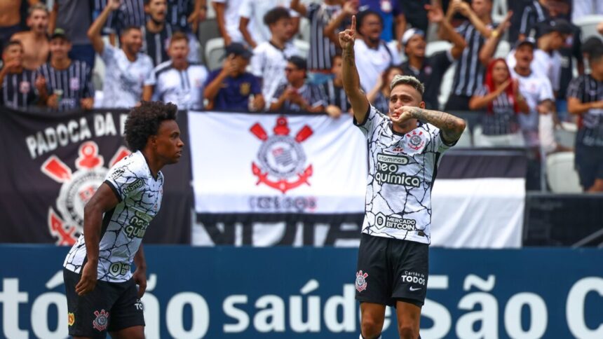 Gustavo Silva comemorando um gol com a camisa do Corinthians