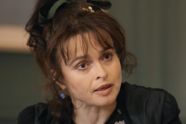 Helena Bonham Carter em cena de Ten Percent