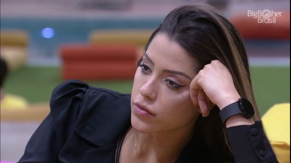 Laís na área externa do BBB 22.