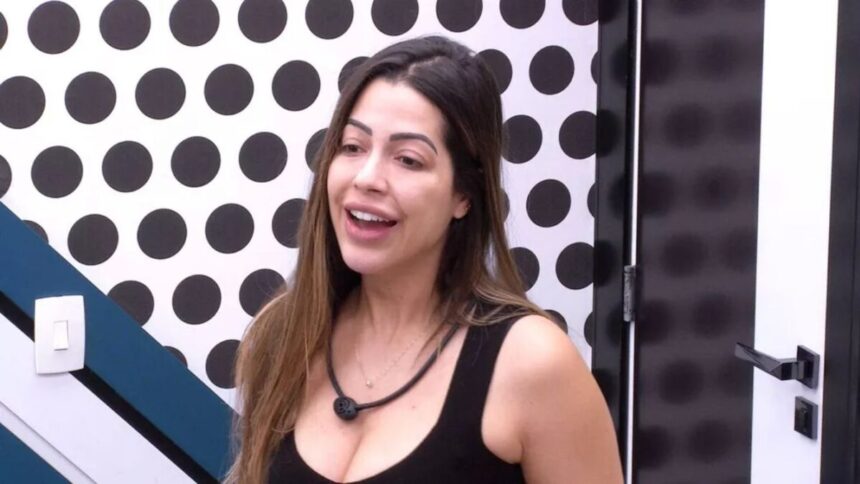 Laís com blusa preta no BBB 22.