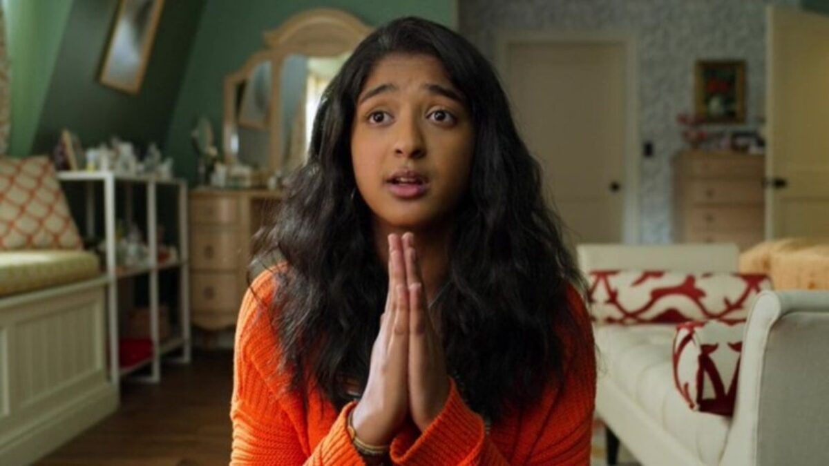 Maitreyi Ramakrishnan em cena de Eu Nunca... da Netflix