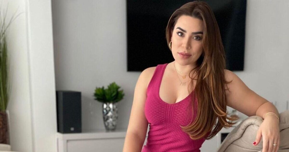 Naiara Azevedo em foto posada, de reprodução