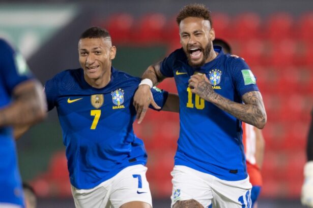 Neymar e Richarlison comemorando um gol pela Seleção