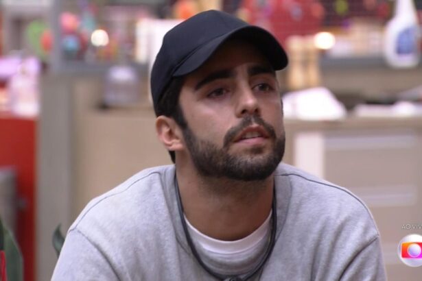 Pedro Scooby se prepara para discusar e pedir para não ser eliminado no oitavo Paredão do BBB 22