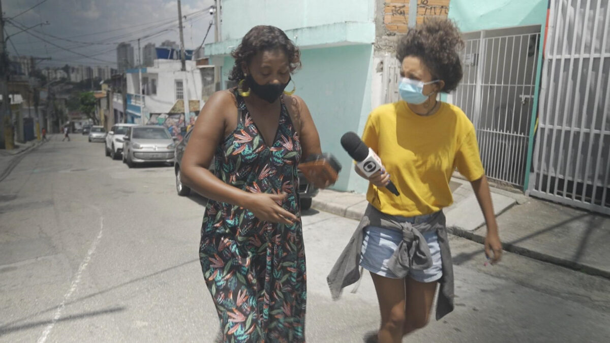Claudete Cordeiro e a repórter Milena Rocha, em trecho do Profissão Repórter sobre a força feminina - exibição em 08 de março