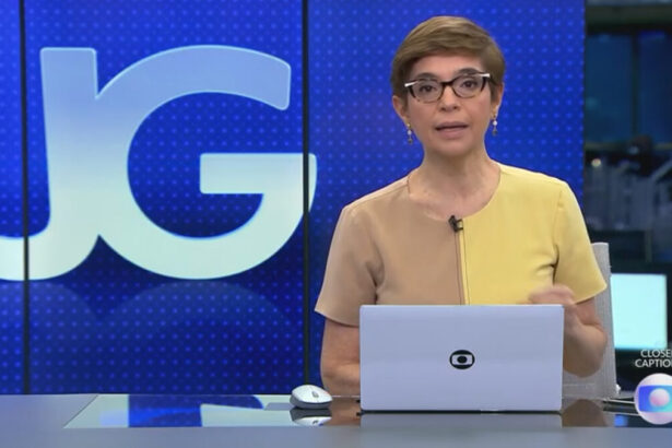 Renata Lo Prete sentada na bancada do Jornal da Globo