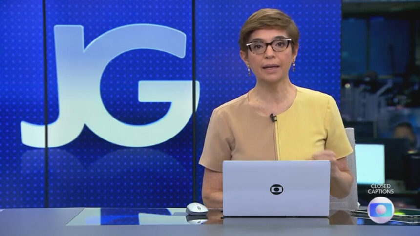 Renata Lo Prete sentada na bancada do Jornal da Globo