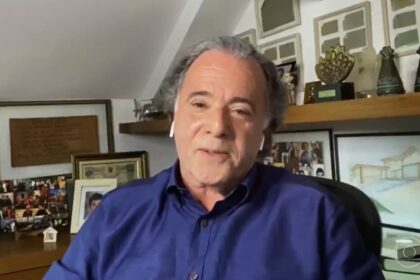 Tony Ramos durante entrevista para o Conversa com Bial, na TV Globo