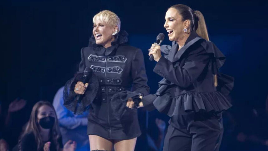 Xuxa e Ivete Sangalo no palco do The Masked Singer Brasil