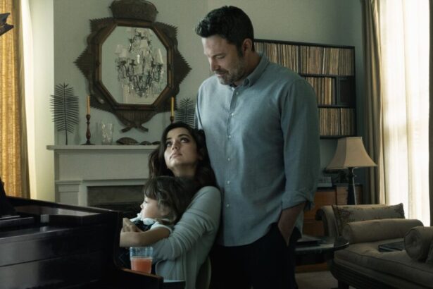 Ben Affleck e Ana de Armas em cena de Águas Profundas