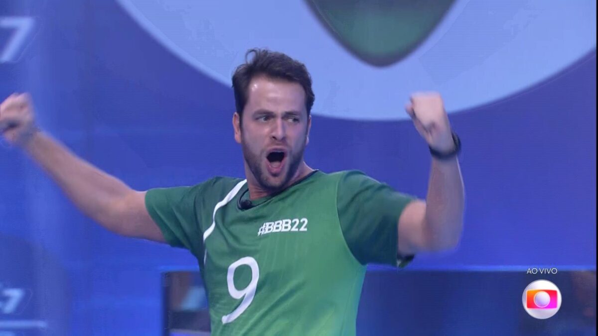 Gustavo comemora a vit´ória na Prova do Líder do BBB 22