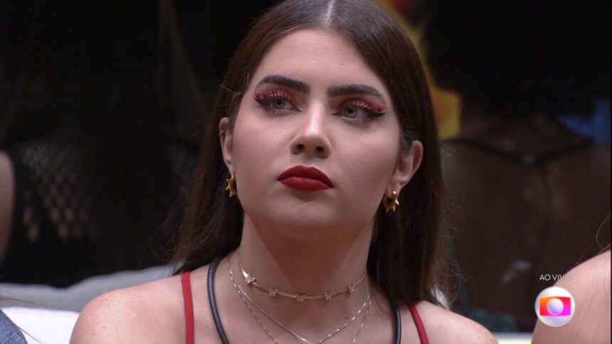 Jade ouve o recado de Tadeu Schimidt antes da eliminação no BBB 22