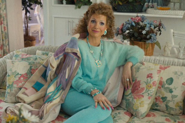 Jessica Chastain em cena de Os Olhos de Tammy Faye