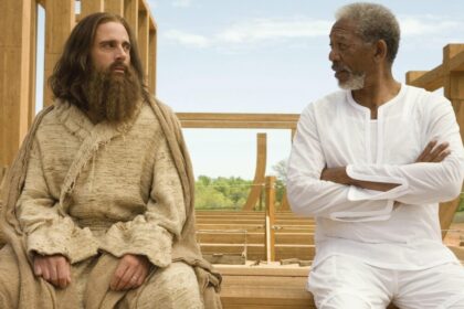 Steve Carell e Morgan Freeman em trecho do filme A Volta Do Todo Poderoso, exibido pela TV Globo na Sessão da Tarde