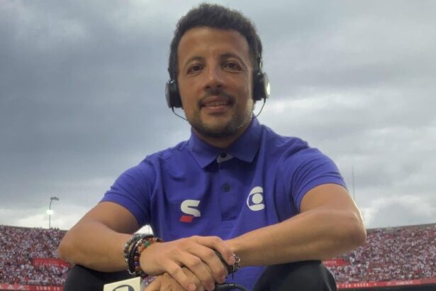 André Hernan durante um cobertura no estádio do Morumbi pelo SporTV