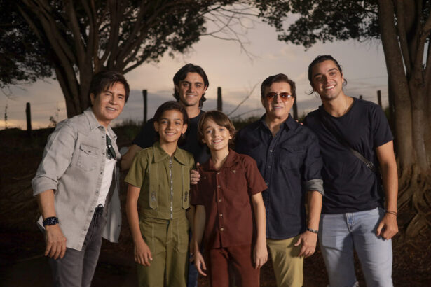 Chitãozinho & Xororó com elenco da série As Aventuras de José & Durval