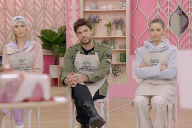 Erica Reis, Deigo Montez e Bianca Rinaldi sentados lado a lado na tenda do Bake Off Brasil Celebridades