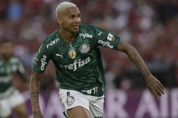 Deyverson em gol pelo Palmeiras na final da Libertadores 2021