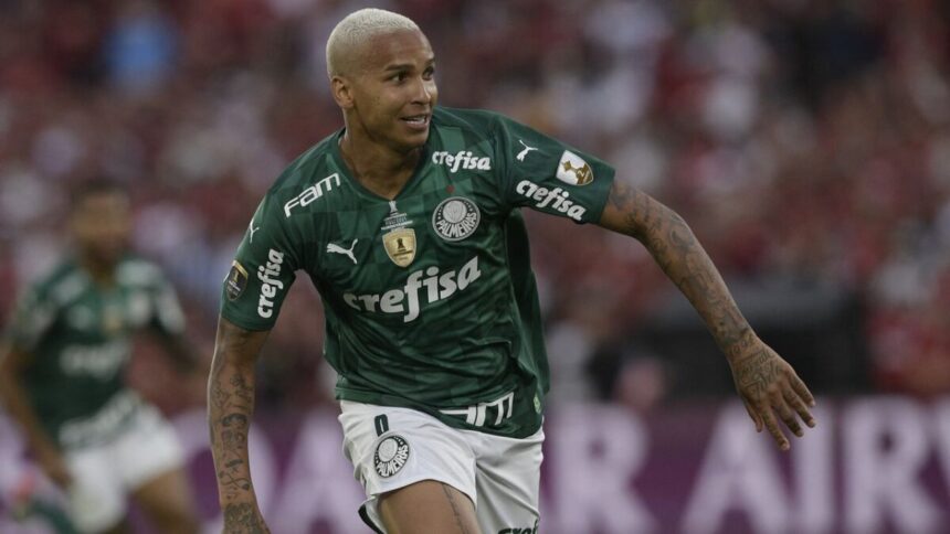 Deyverson em gol pelo Palmeiras na final da Libertadores 2021