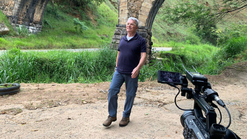 Edney Silvestre, em Valença, nos bastidores de gravação do Globo Repórter sobre o Vale do Café