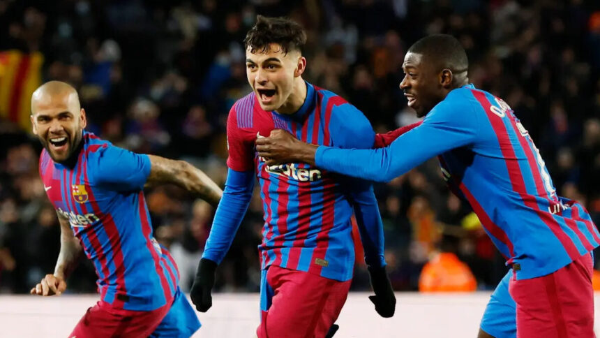 Jogadores do Barcelona comemorando gol em duelo pela Liga Europa