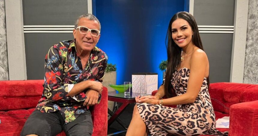 Eri Johnson ao lado de Daniela Albuquerque em trecho da entrevista para o Sensaconal