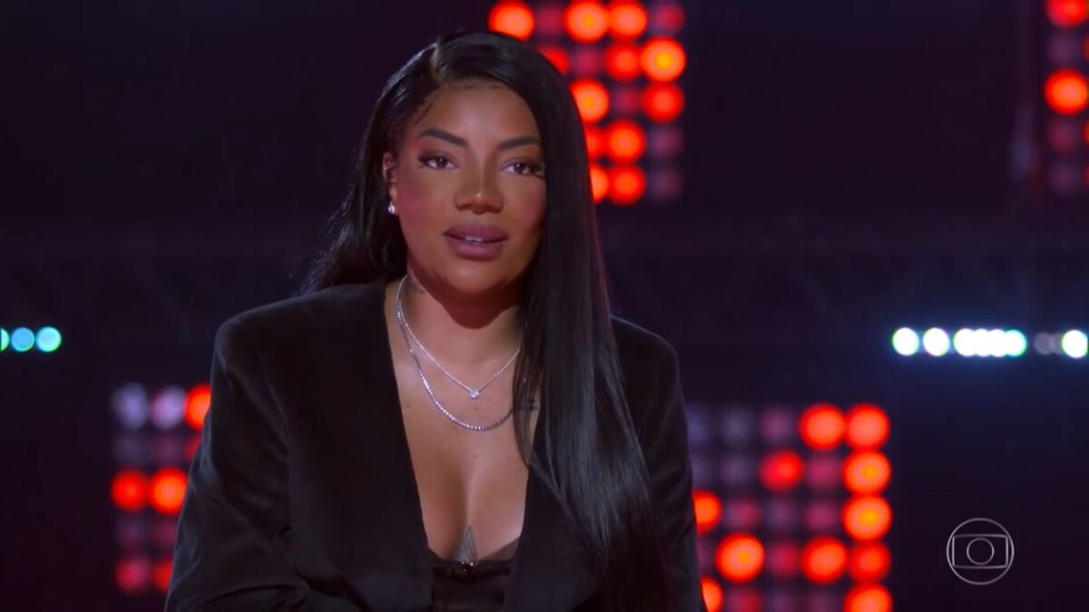 Ludmilla com roupa preta no The Voice.
