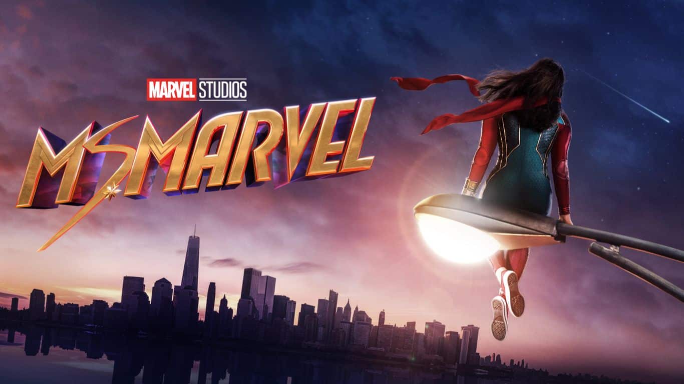 Ms. Marvel voando pela cidade em cena da série de mesmo nome