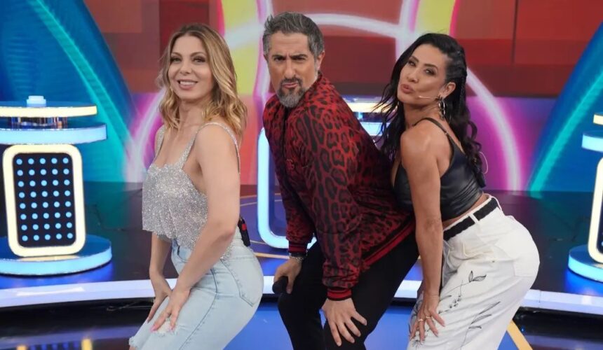 Sheila Mello, Marcos Mion e Scheila Carvalho com a bunda empinada de lado, em trecho do Caldeirão